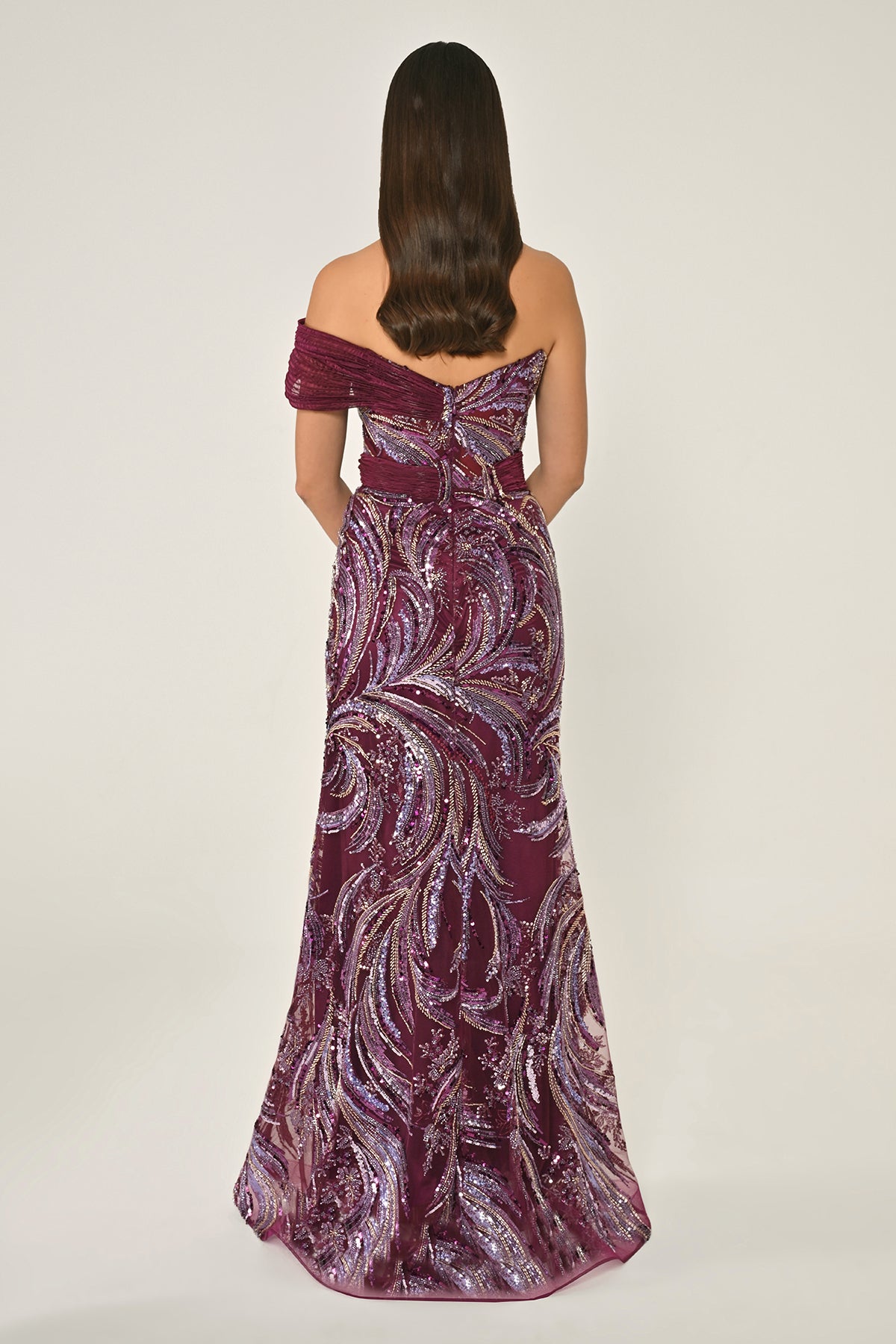 DÜŞÜK OMUZ PAYETLİ  YIRTMAÇLI UZUN ABİYE ELBİSE