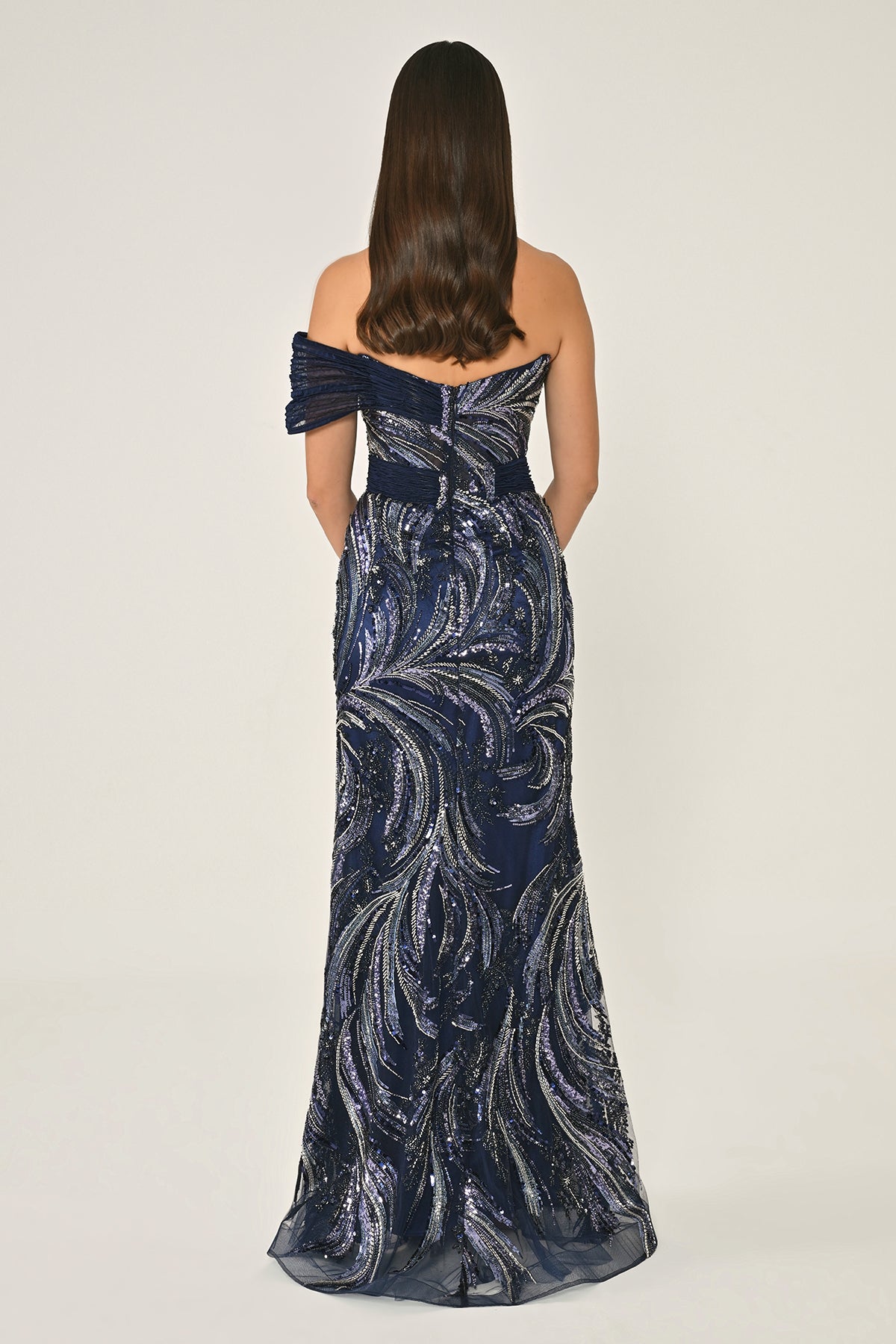 DÜŞÜK OMUZ PAYETLİ  YIRTMAÇLI UZUN ABİYE ELBİSE