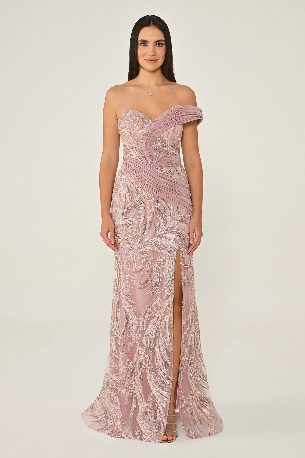 DÜŞÜK OMUZ PAYETLİ  YIRTMAÇLI UZUN ABİYE ELBİSE