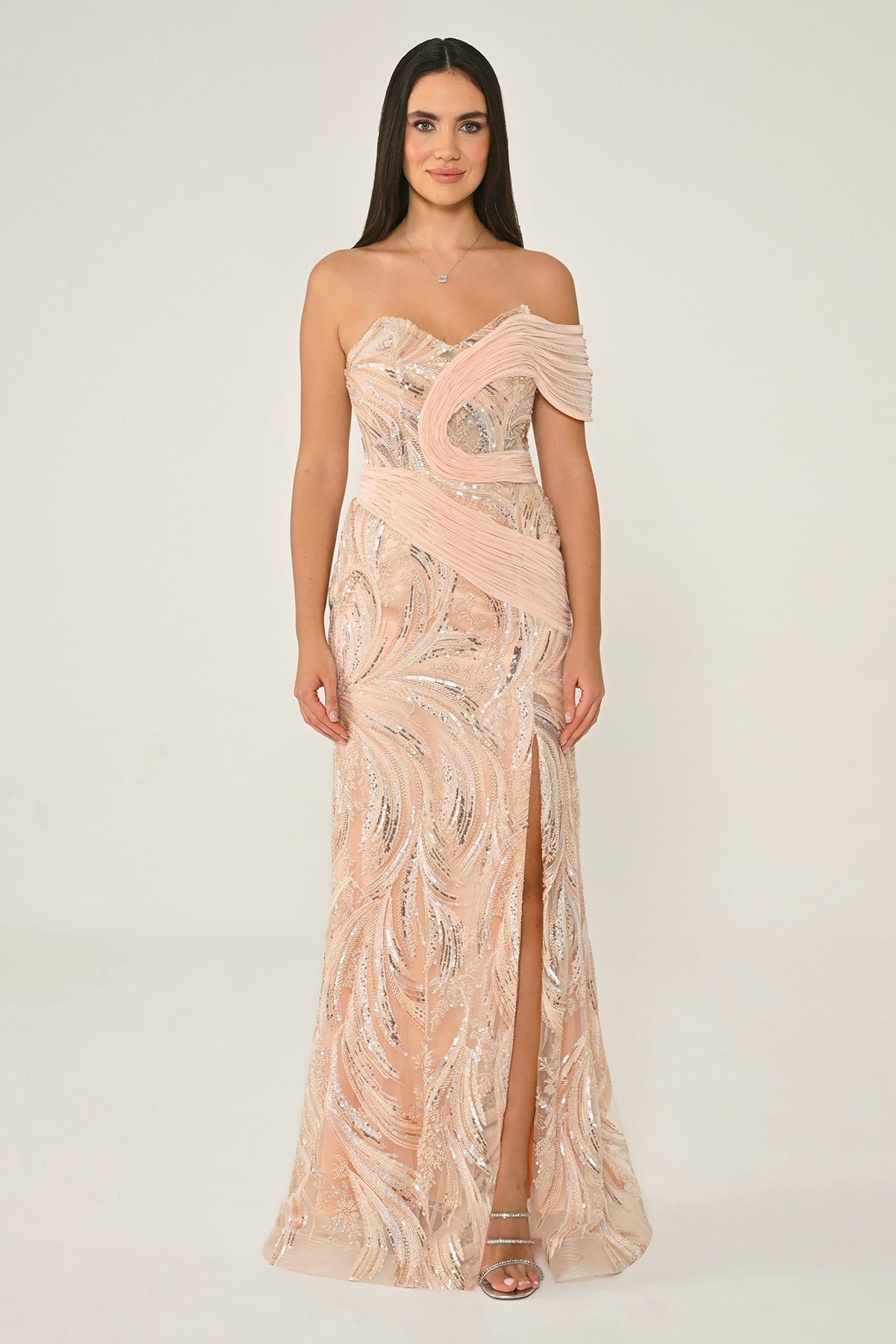 DÜŞÜK OMUZ PAYETLİ  YIRTMAÇLI UZUN ABİYE ELBİSE