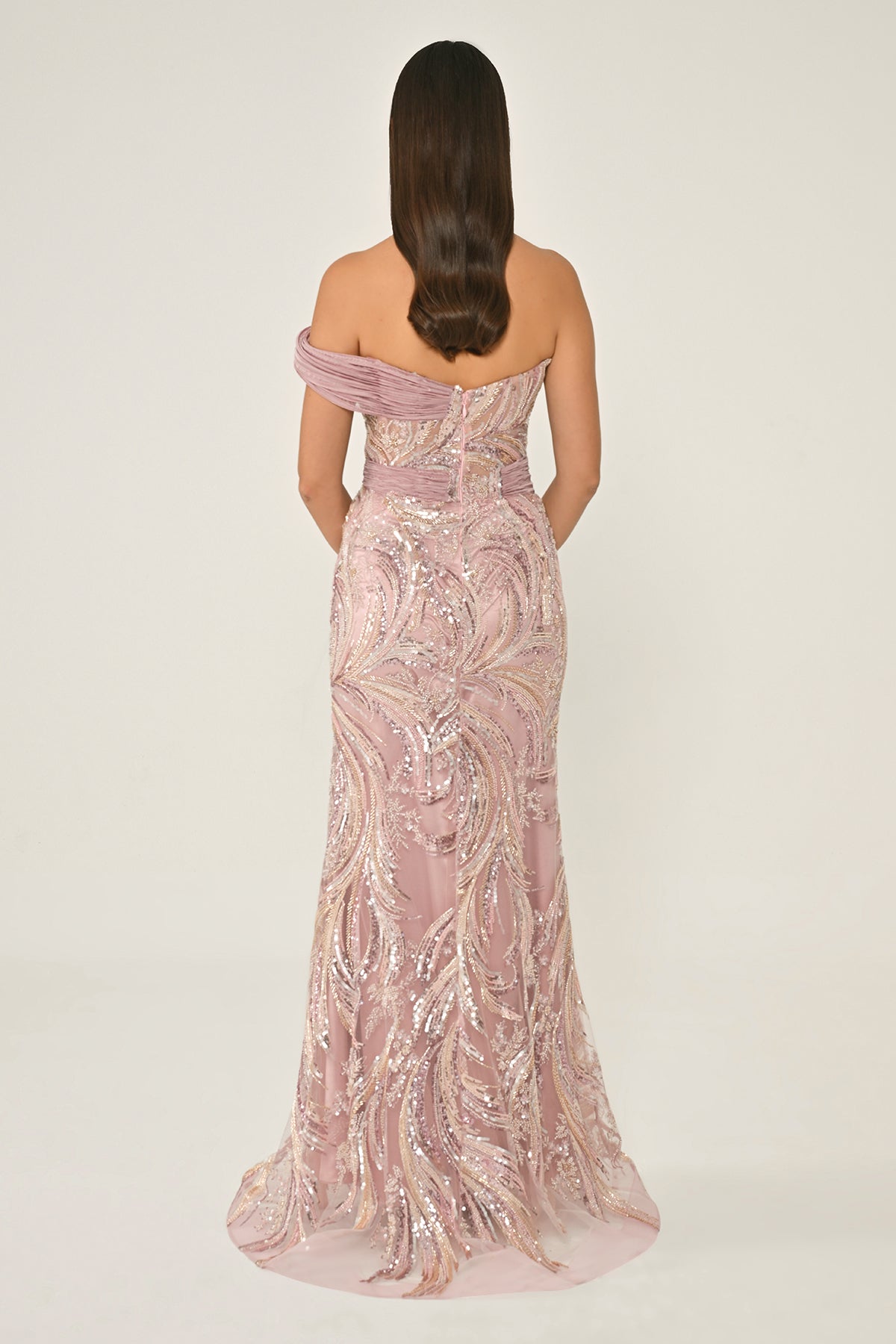 DÜŞÜK OMUZ PAYETLİ  YIRTMAÇLI UZUN ABİYE ELBİSE