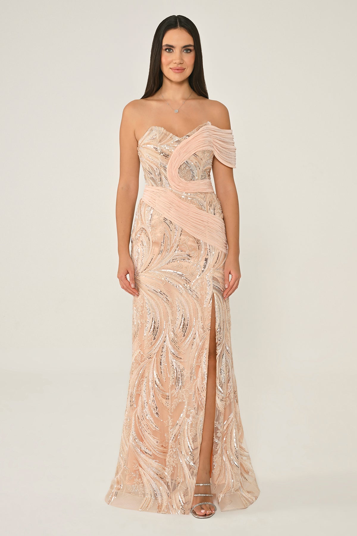 DÜŞÜK OMUZ PAYETLİ  YIRTMAÇLI UZUN ABİYE ELBİSE