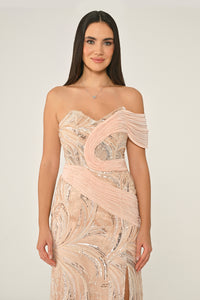 DÜŞÜK OMUZ PAYETLİ  YIRTMAÇLI UZUN ABİYE ELBİSE