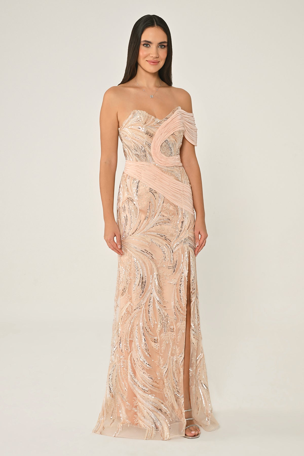 DÜŞÜK OMUZ PAYETLİ  YIRTMAÇLI UZUN ABİYE ELBİSE