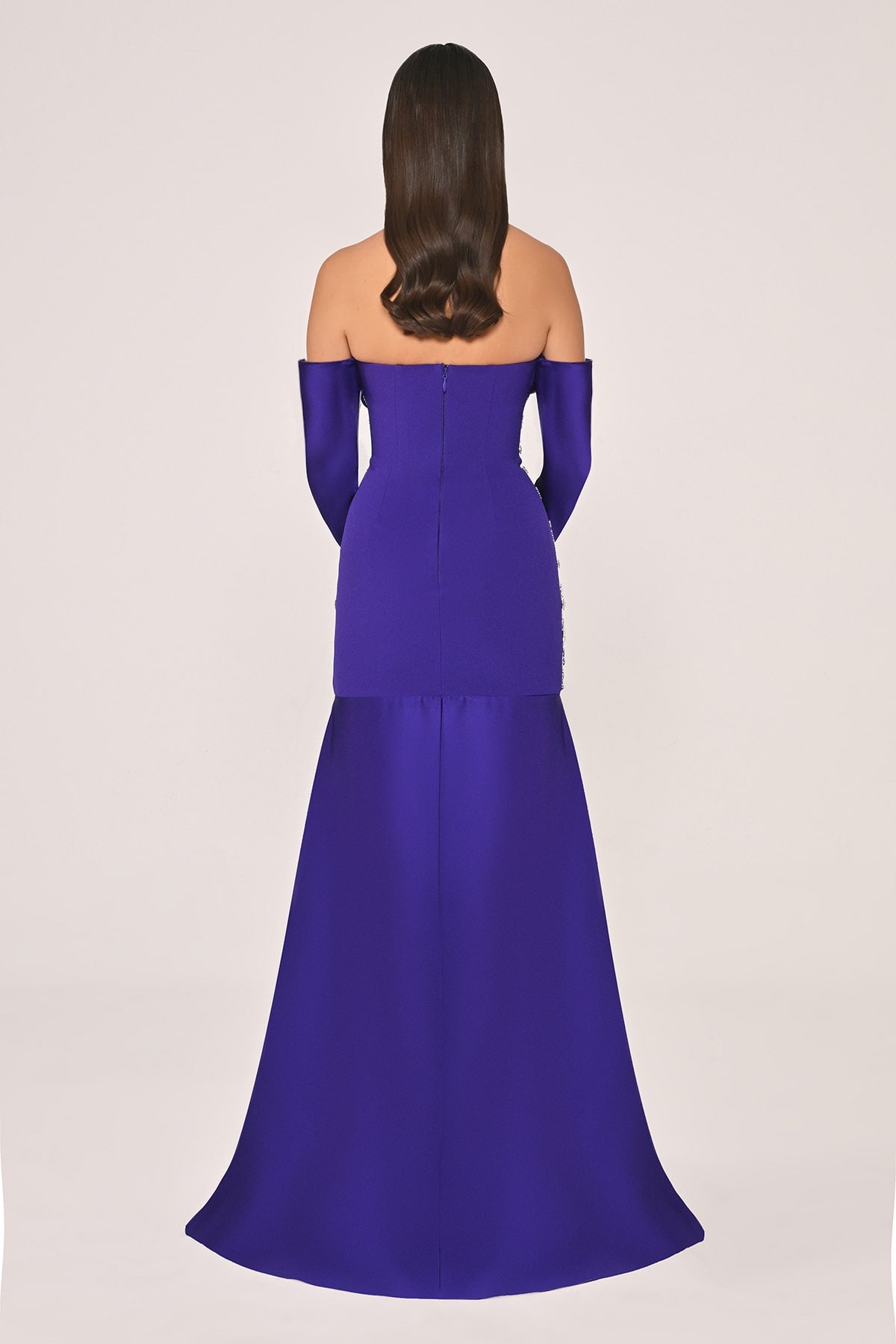 STRAPLEZ TAŞ İŞLEMELİ KOL DETAYLI UZUN ABİYE ELBİSE