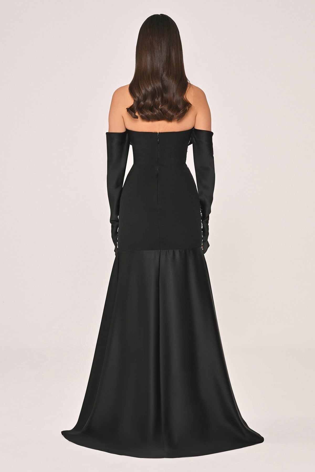 STRAPLEZ TAŞ İŞLEMELİ KOL DETAYLI UZUN ABİYE ELBİSE