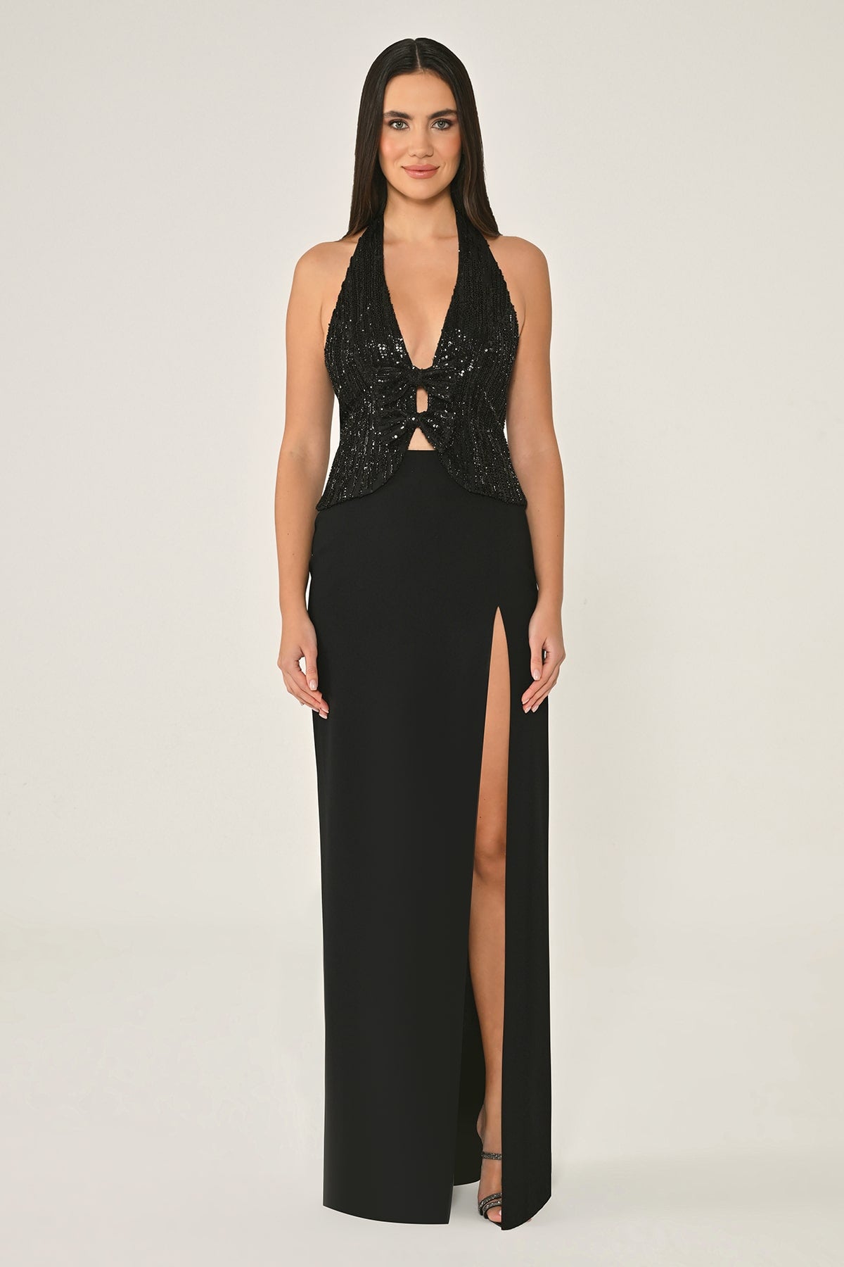 V YAKA ÜSTÜ PAYET ETEĞİ KREP UZUN ABİYE ELBİSE