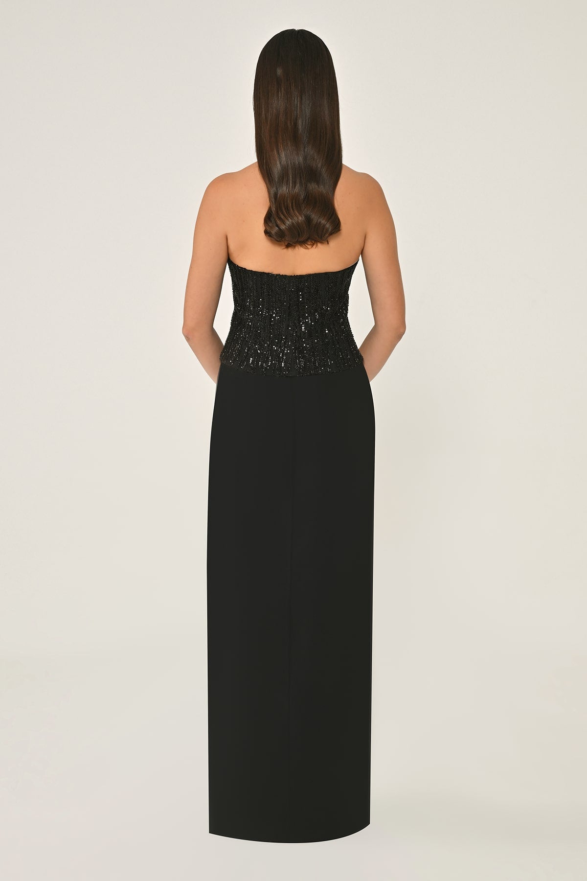 V YAKA ÜSTÜ PAYET ETEĞİ KREP UZUN ABİYE ELBİSE