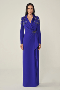 UZUN KOLLU YAKASI VE BELİ AKSESUARLI UZUN KREP ABİYE  ELBİSE