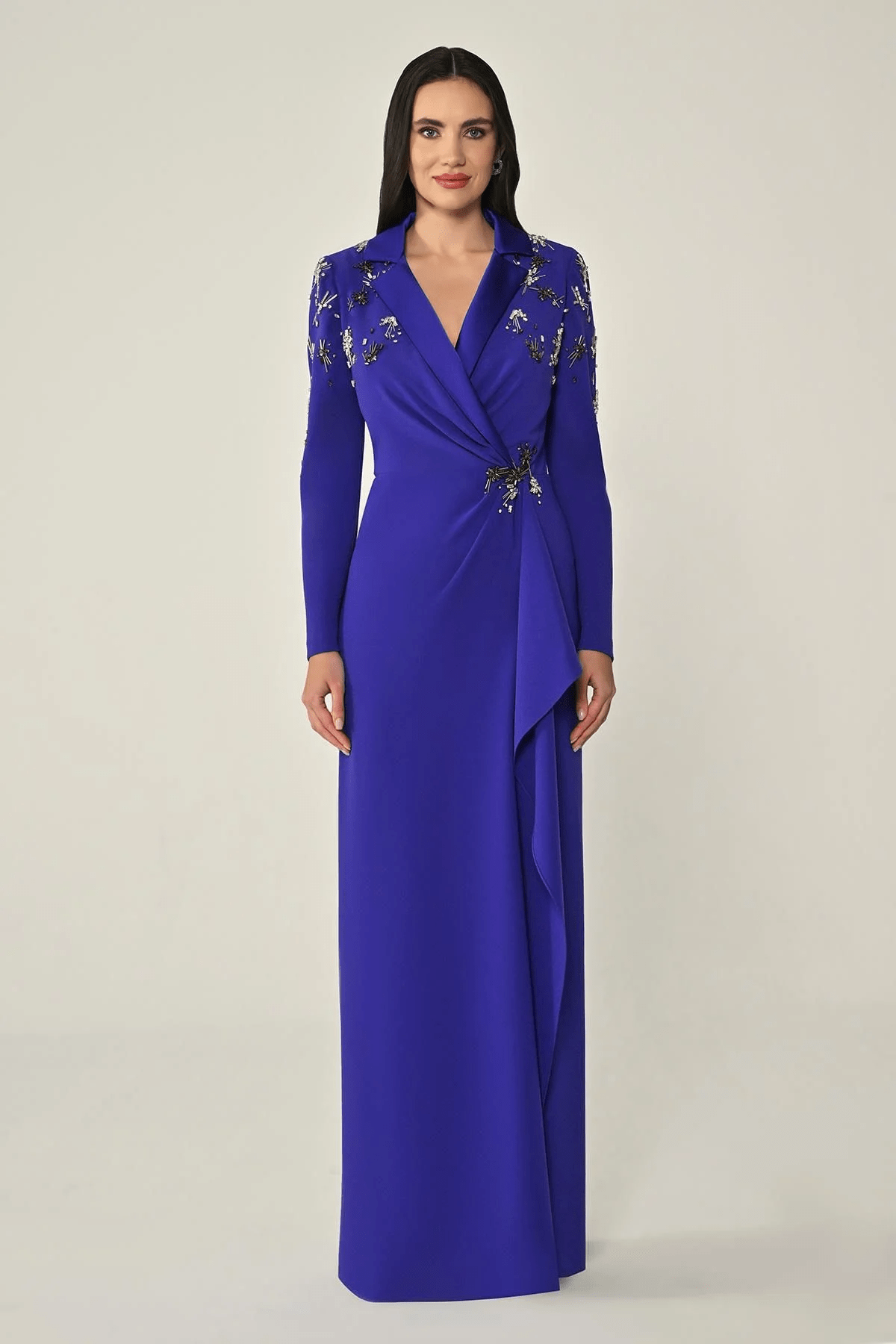 UZUN KOLLU YAKASI VE BELİ AKSESUARLI UZUN KREP ABİYE  ELBİSE