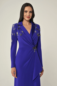 UZUN KOLLU YAKASI VE BELİ AKSESUARLI UZUN KREP ABİYE  ELBİSE