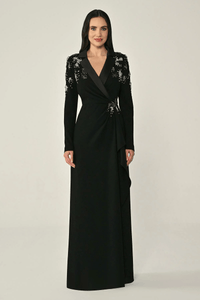 UZUN KOLLU YAKASI VE BELİ AKSESUARLI UZUN KREP ABİYE  ELBİSE