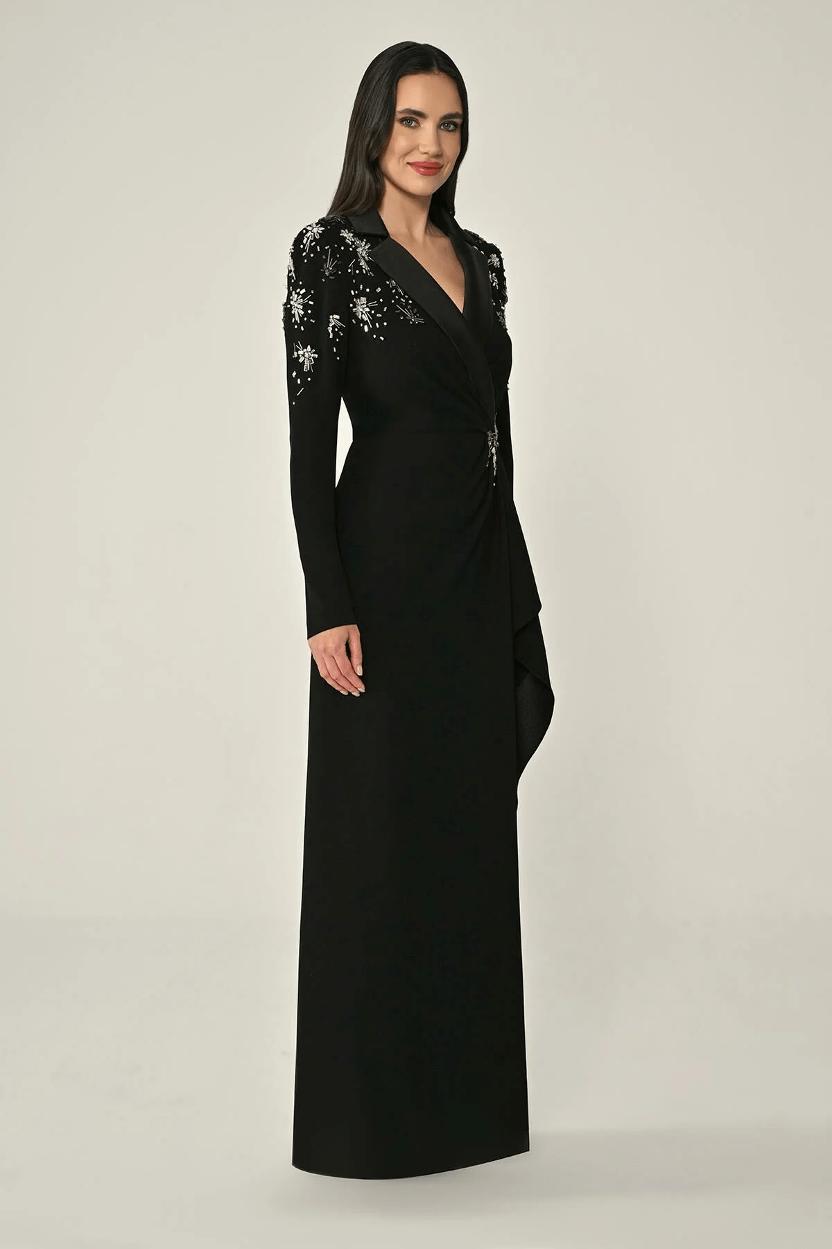 UZUN KOLLU YAKASI VE BELİ AKSESUARLI UZUN KREP ABİYE  ELBİSE