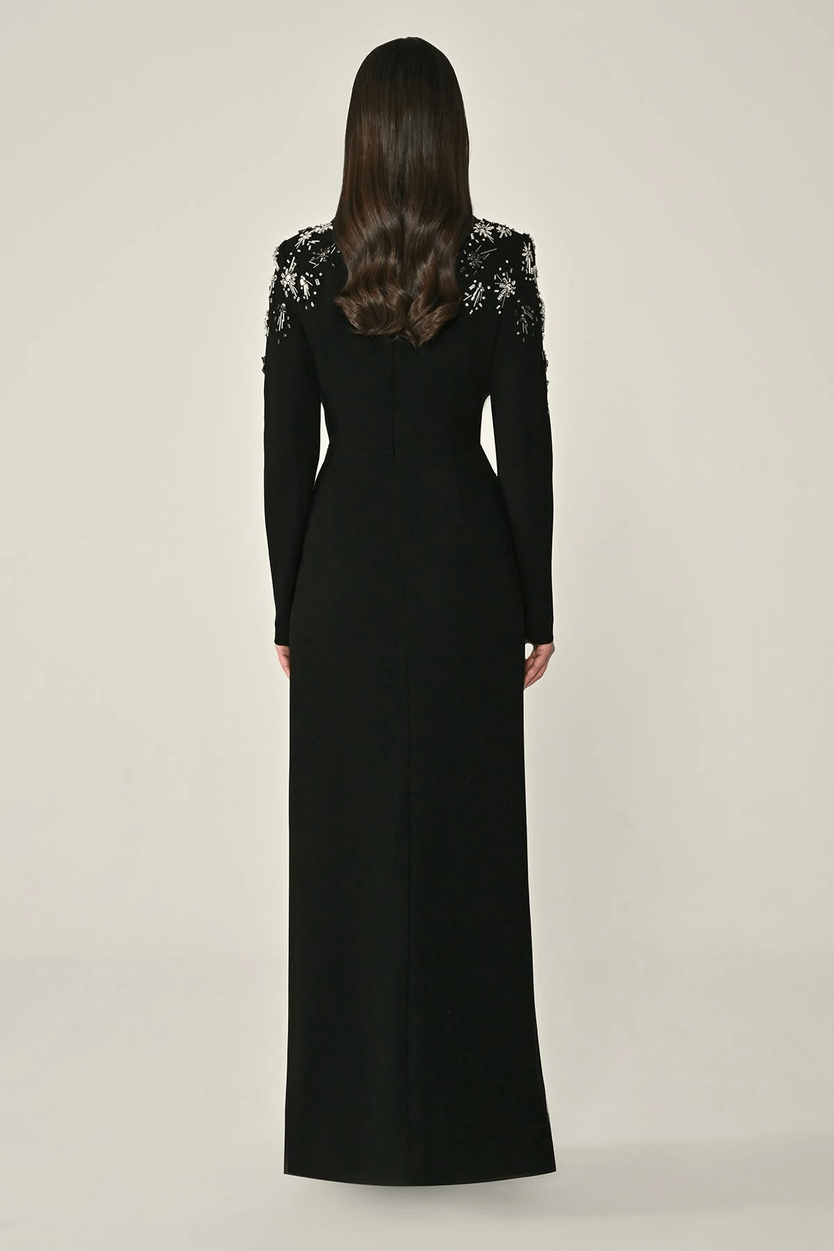 UZUN KOLLU YAKASI VE BELİ AKSESUARLI UZUN KREP ABİYE  ELBİSE