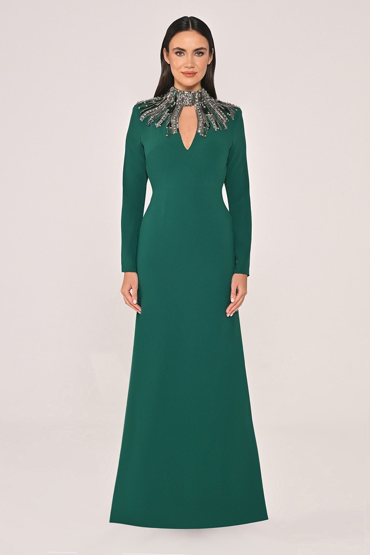 UZUN KOLLU ÜST AKSESUARLI SIRT DEKOLTELİ KREP UZUN ABİYE ELBİSE