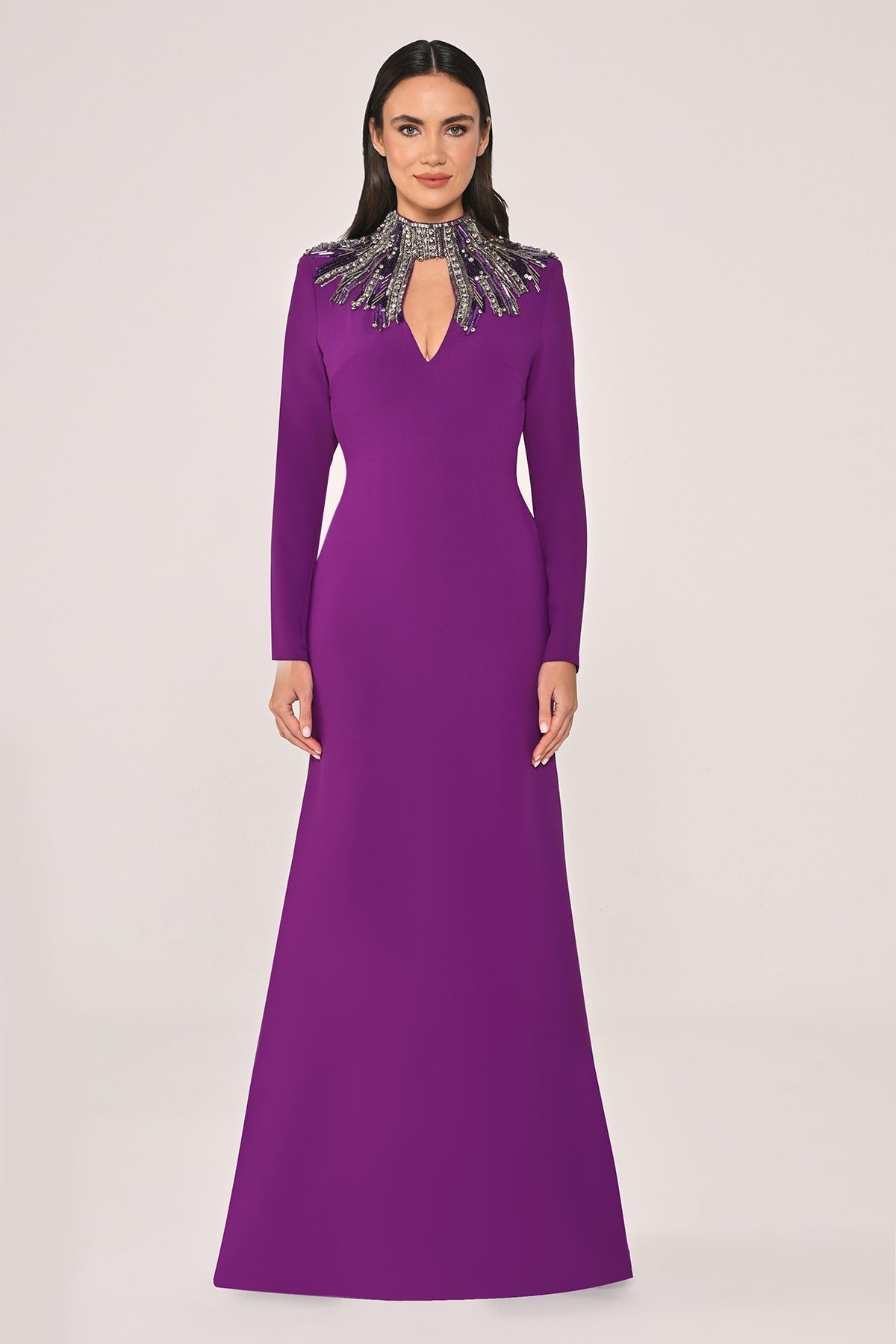 UZUN KOLLU ÜST AKSESUARLI SIRT DEKOLTELİ KREP UZUN ABİYE ELBİSE