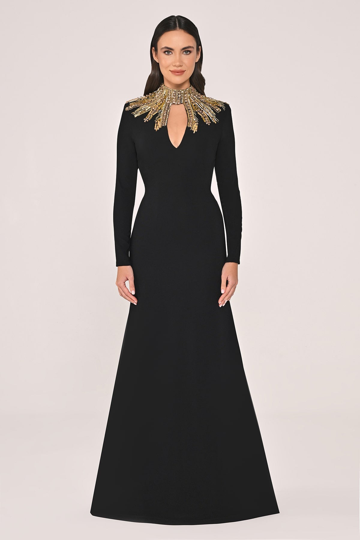 UZUN KOLLU ÜST AKSESUARLI SIRT DEKOLTELİ KREP UZUN ABİYE ELBİSE