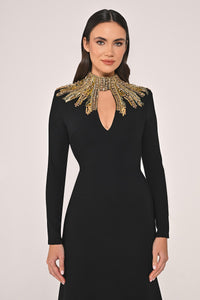 UZUN KOLLU ÜST AKSESUARLI SIRT DEKOLTELİ KREP UZUN ABİYE ELBİSE