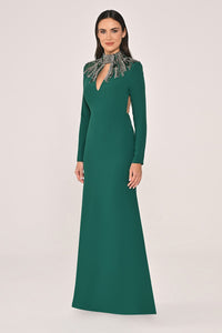 UZUN KOLLU ÜST AKSESUARLI SIRT DEKOLTELİ KREP UZUN ABİYE ELBİSE