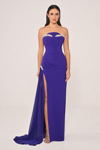 STRAPLEZ AKSESUAR DETAYLI YANDAN ŞİFON KUYRUKLU UZUN ELBİSE