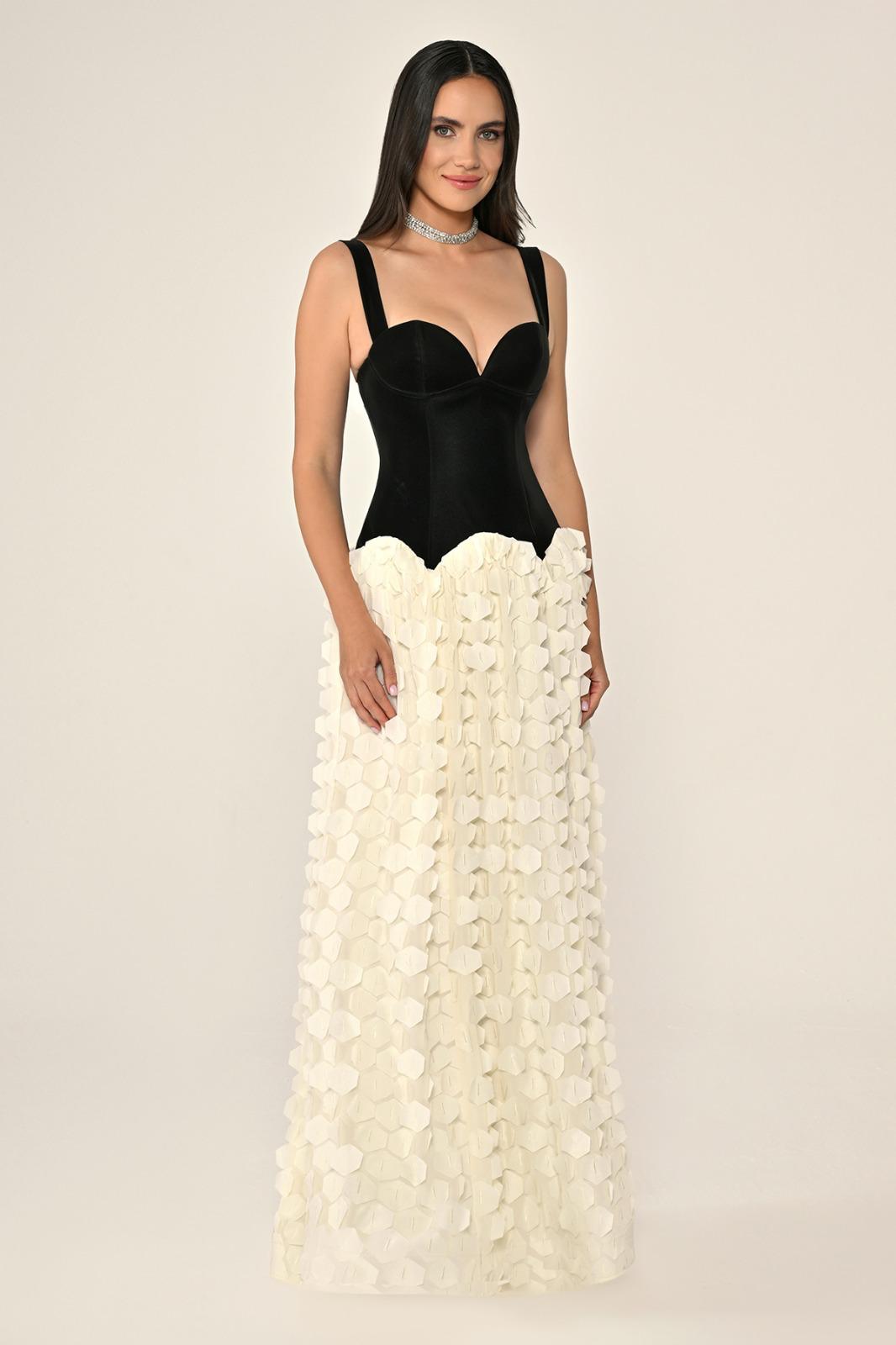 ÜST LATEKS KUMAŞ ETEĞİ ÜÇ BOYUTLU UZUN ABİYE ELBİSE