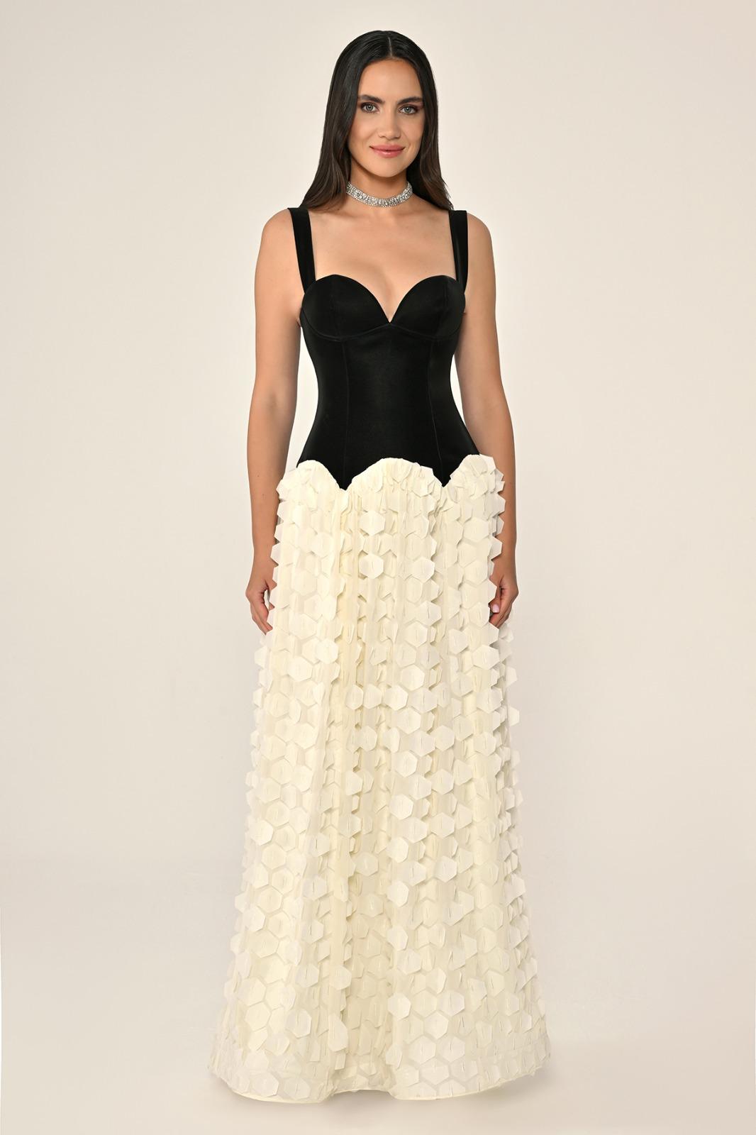 ÜST LATEKS KUMAŞ ETEĞİ ÜÇ BOYUTLU UZUN ABİYE ELBİSE