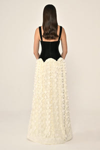 ÜST LATEKS KUMAŞ ETEĞİ ÜÇ BOYUTLU UZUN ABİYE ELBİSE