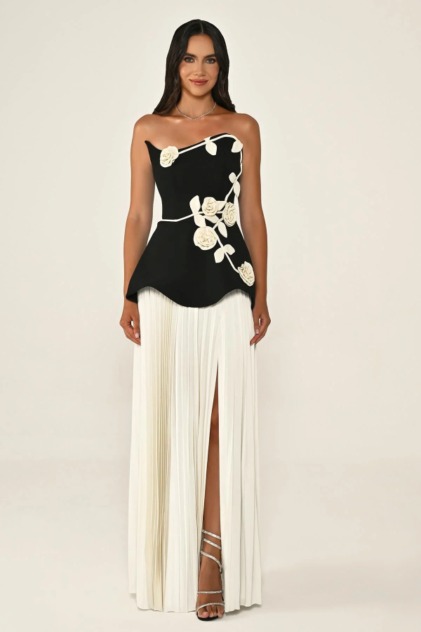 STRAPLEZ ÇİÇEK AKSESUARLI KREP ETEĞİ PİLİSELİ UZUN ABİYE ELBİSE