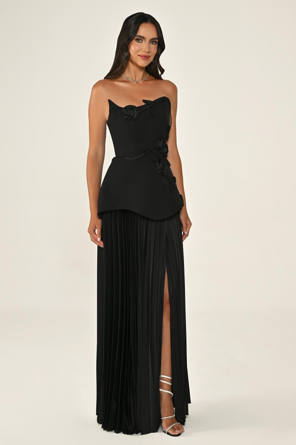 STRAPLEZ ÇİÇEK AKSESUARLI KREP ETEĞİ PİLİSELİ UZUN ABİYE ELBİSE