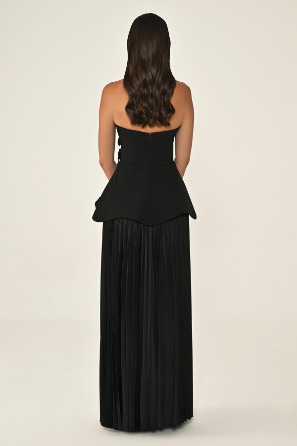 STRAPLEZ ÇİÇEK AKSESUARLI KREP ETEĞİ PİLİSELİ UZUN ABİYE ELBİSE