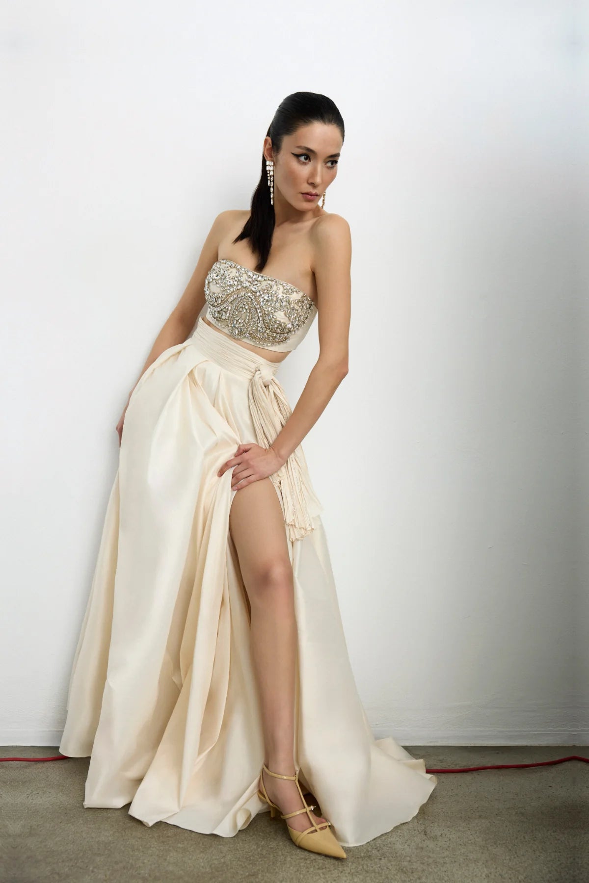 KADIN STRAPLEZ CROP TAŞ İŞLEMELİ UZUN ABİYE ELBİSE